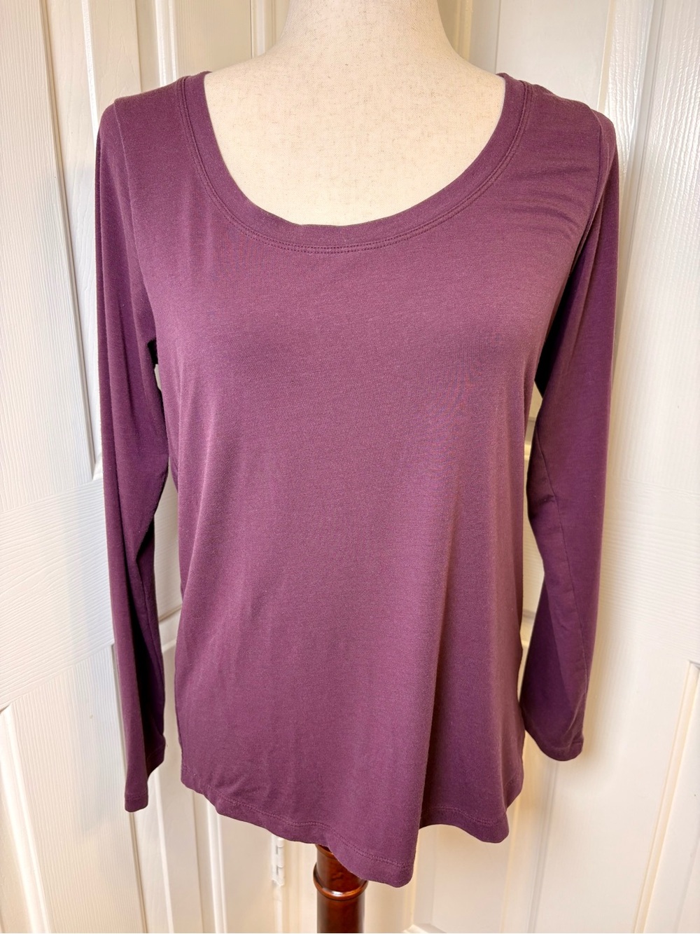 Athleta Stratus II Plum Purple Long Sleeve Scoop Neck Top Size Extra Small